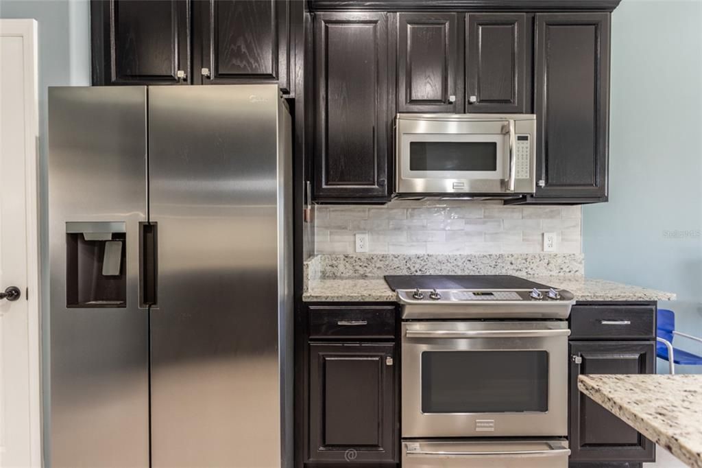 Activo con contrato: $648,500 (3 camas, 2 baños, 2176 Pies cuadrados)