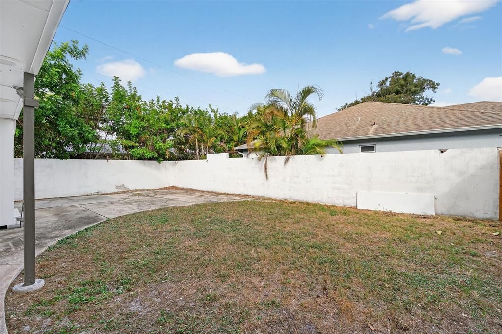 For Rent: $1,750 (2 beds, 1 baths, 957 Square Feet)