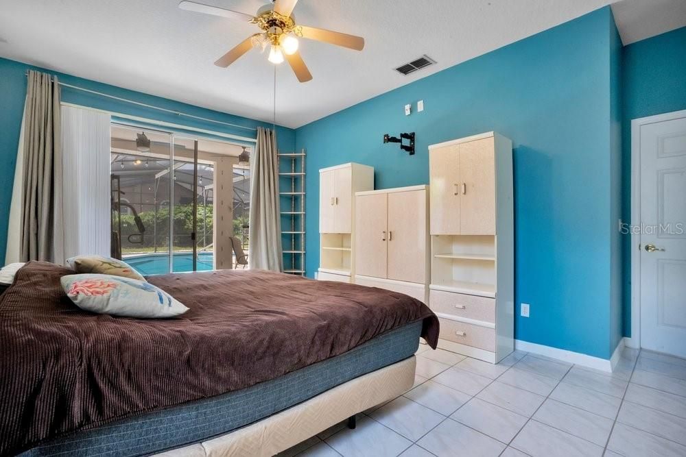 Activo con contrato: $720,000 (5 camas, 4 baños, 2796 Pies cuadrados)