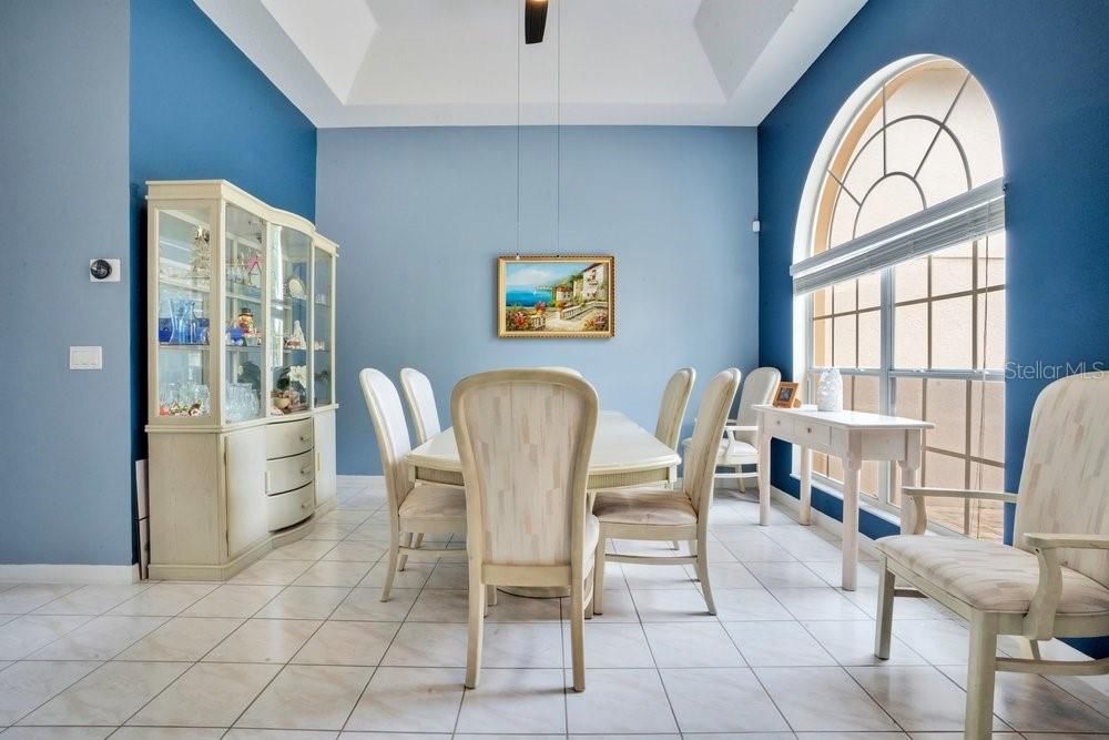 Activo con contrato: $720,000 (5 camas, 4 baños, 2796 Pies cuadrados)