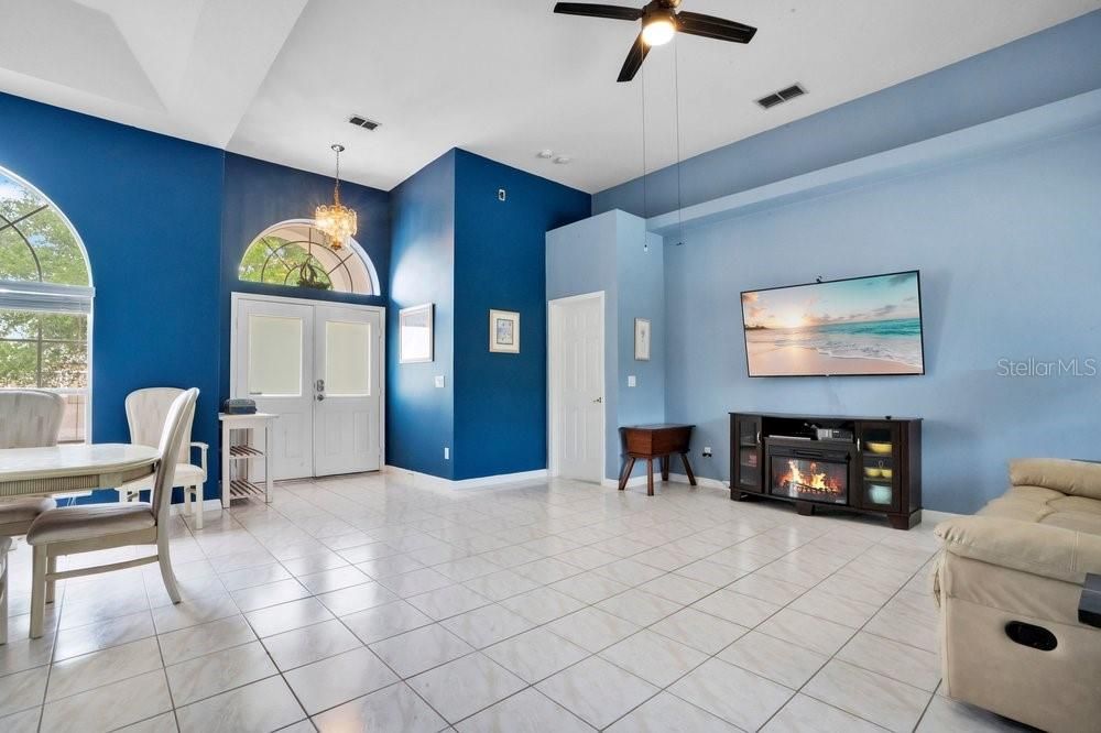 Activo con contrato: $720,000 (5 camas, 4 baños, 2796 Pies cuadrados)