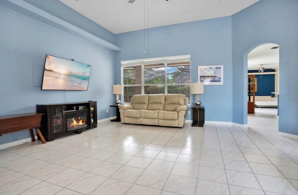Activo con contrato: $720,000 (5 camas, 4 baños, 2796 Pies cuadrados)