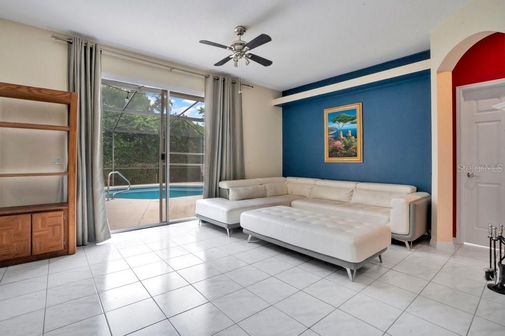 Activo con contrato: $720,000 (5 camas, 4 baños, 2796 Pies cuadrados)