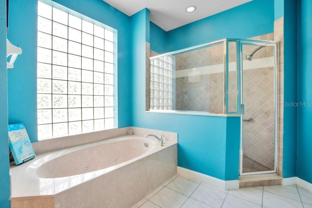 Activo con contrato: $720,000 (5 camas, 4 baños, 2796 Pies cuadrados)