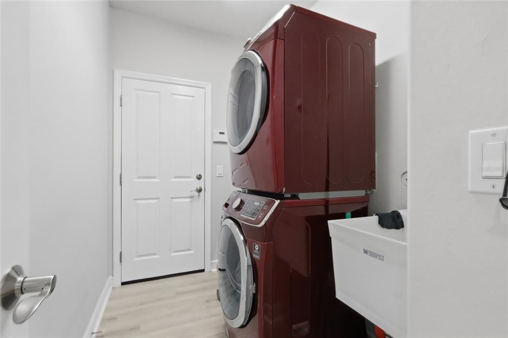 Activo con contrato: $499,900 (4 camas, 3 baños, 2641 Pies cuadrados)