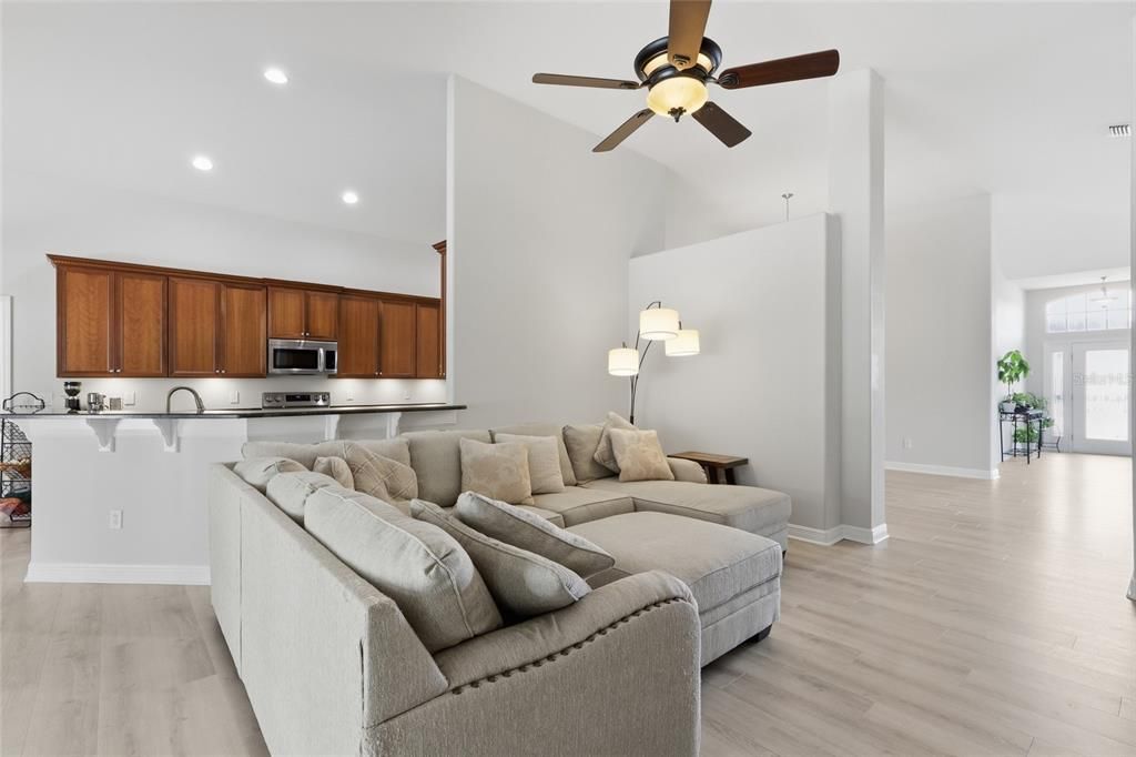 Activo con contrato: $499,900 (4 camas, 3 baños, 2641 Pies cuadrados)