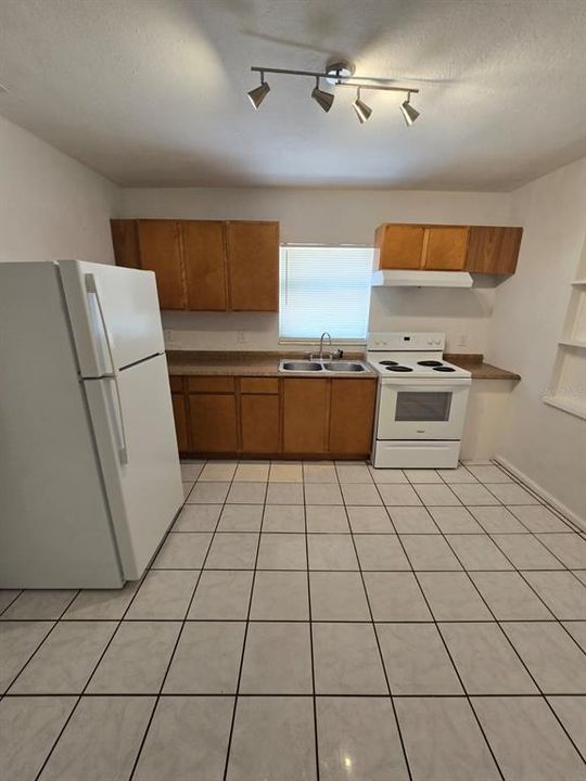 Active With Contract: $2,000 (4 beds, 2 baths, 1152 Square Feet)