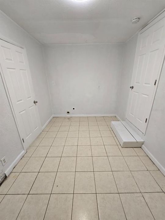 Active With Contract: $2,000 (4 beds, 2 baths, 1152 Square Feet)
