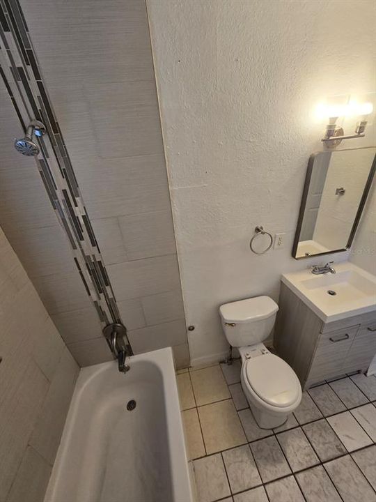 Active With Contract: $2,000 (4 beds, 2 baths, 1152 Square Feet)