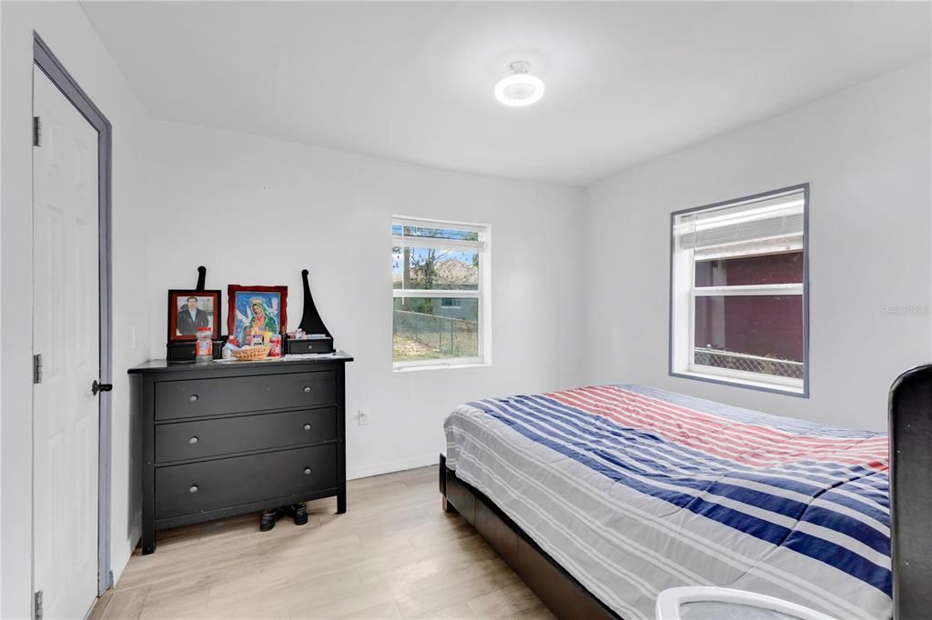 For Sale: $160,000 (2 beds, 1 baths, 660 Square Feet)