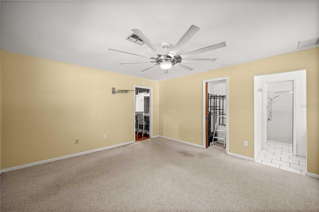 Active With Contract: $410,000 (3 beds, 2 baths, 1890 Square Feet)
