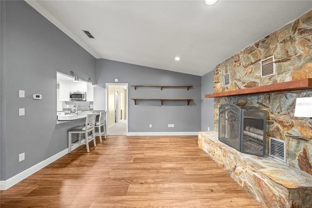 Active With Contract: $410,000 (3 beds, 2 baths, 1890 Square Feet)