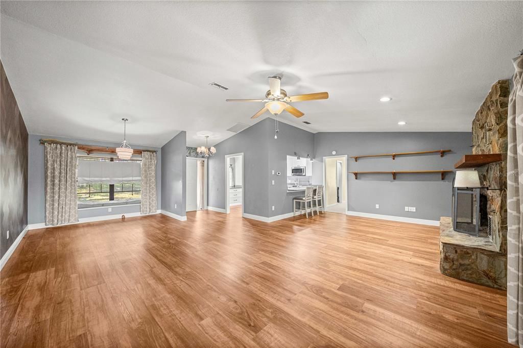 Active With Contract: $410,000 (3 beds, 2 baths, 1890 Square Feet)