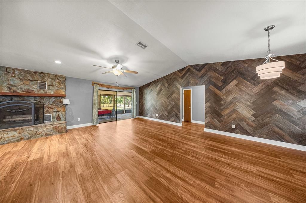 Active With Contract: $410,000 (3 beds, 2 baths, 1890 Square Feet)