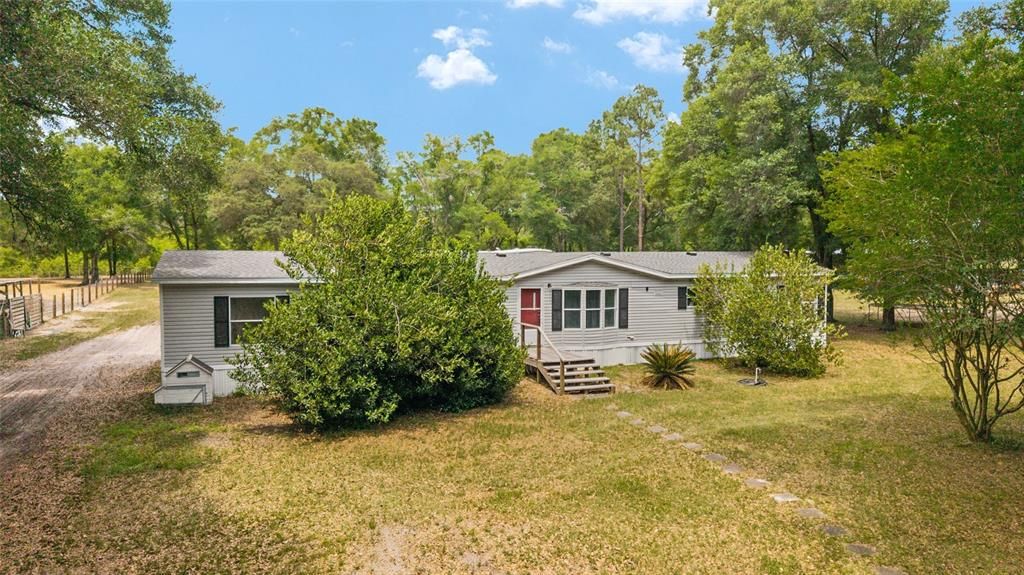 For Sale: $399,900 (4 beds, 3 baths, 2052 Square Feet)