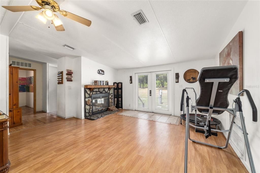 For Sale: $399,900 (4 beds, 3 baths, 2052 Square Feet)
