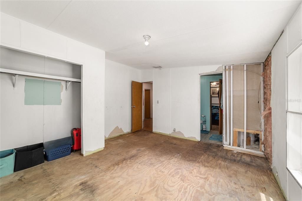 For Sale: $399,900 (4 beds, 3 baths, 2052 Square Feet)