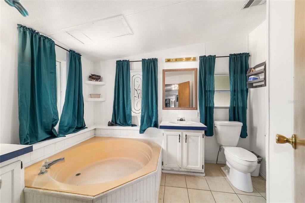 For Sale: $399,900 (4 beds, 3 baths, 2052 Square Feet)