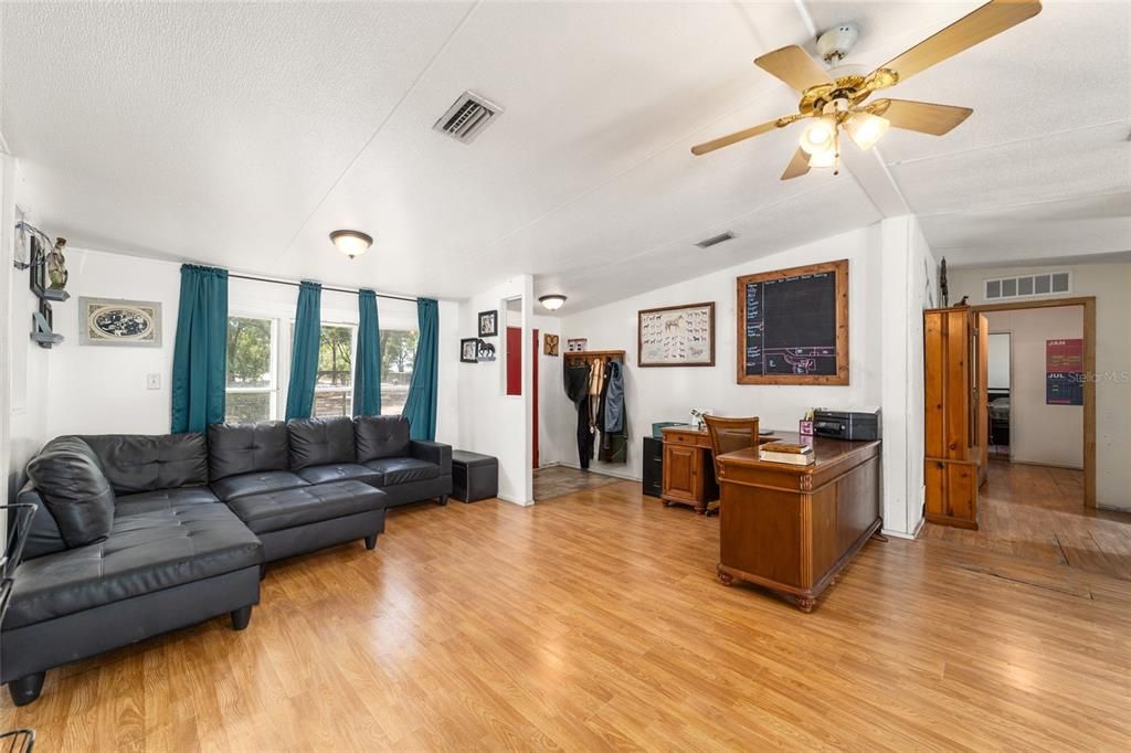 For Sale: $399,900 (4 beds, 3 baths, 2052 Square Feet)