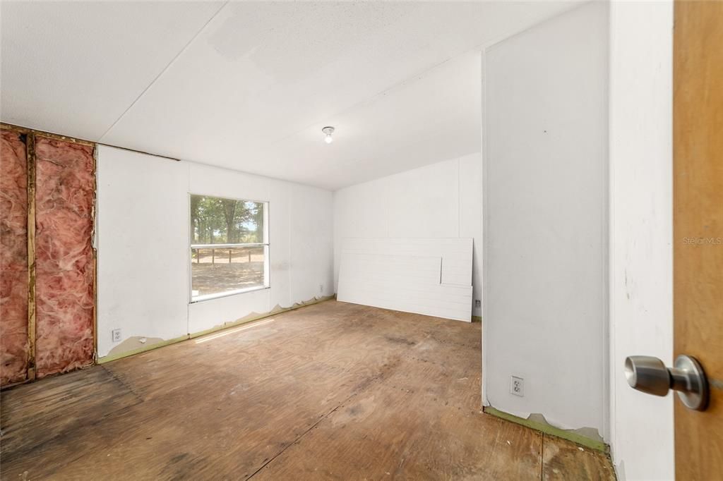 For Sale: $399,900 (4 beds, 3 baths, 2052 Square Feet)