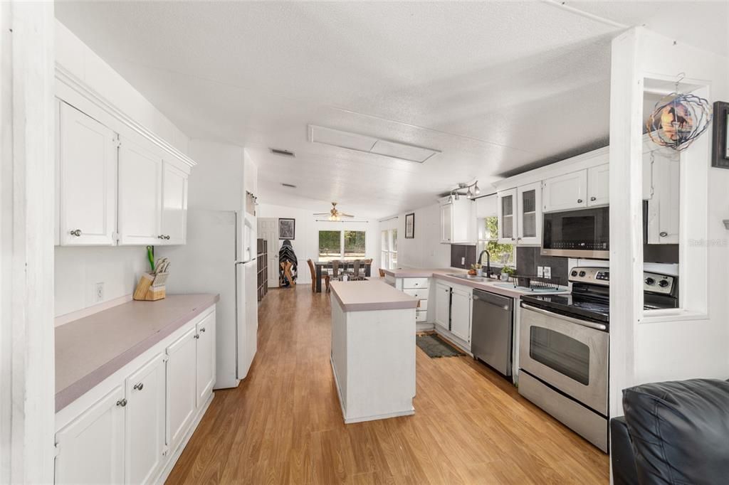 For Sale: $399,900 (4 beds, 3 baths, 2052 Square Feet)