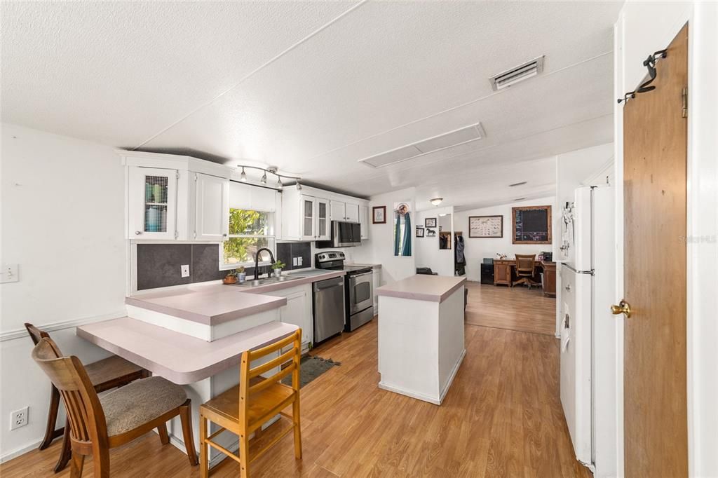 For Sale: $399,900 (4 beds, 3 baths, 2052 Square Feet)