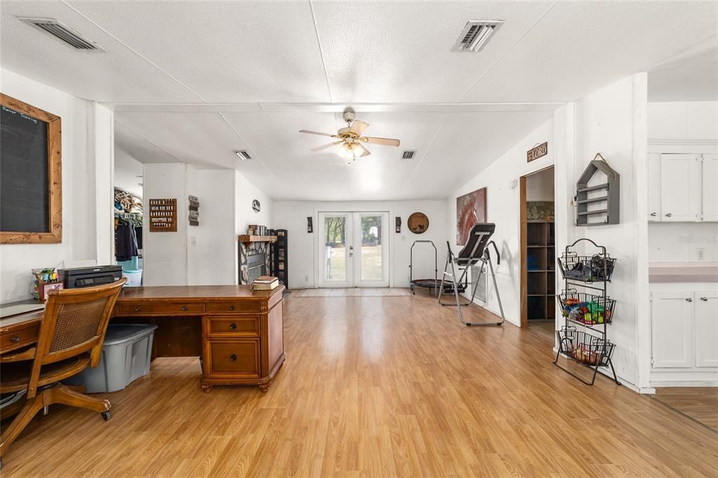 For Sale: $399,900 (4 beds, 3 baths, 2052 Square Feet)