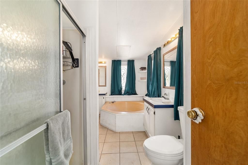 For Sale: $399,900 (4 beds, 3 baths, 2052 Square Feet)
