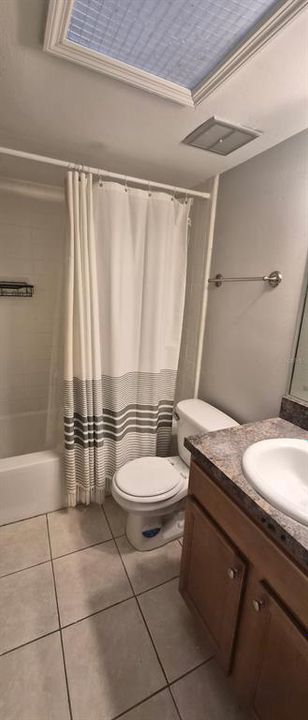 Active With Contract: $1,900 (2 beds, 2 baths, 890 Square Feet)