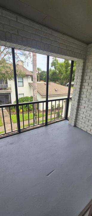 Active With Contract: $1,900 (2 beds, 2 baths, 890 Square Feet)