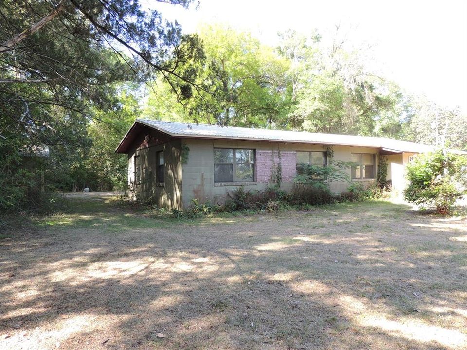 Activo con contrato: $249,900 (3 camas, 1 baños, 1200 Pies cuadrados)
