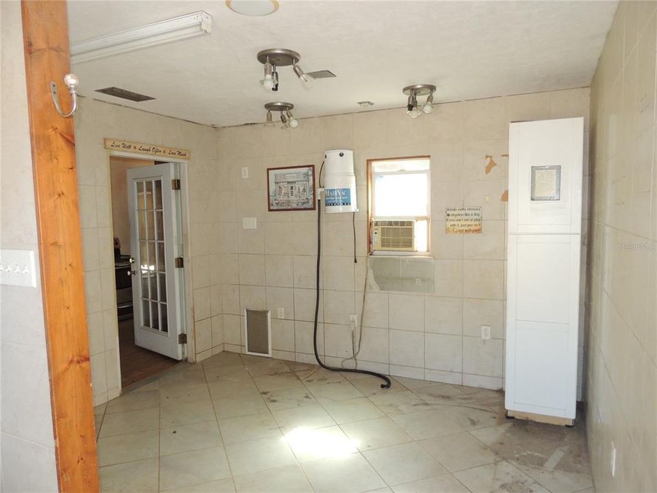 Activo con contrato: $249,900 (3 camas, 1 baños, 1200 Pies cuadrados)