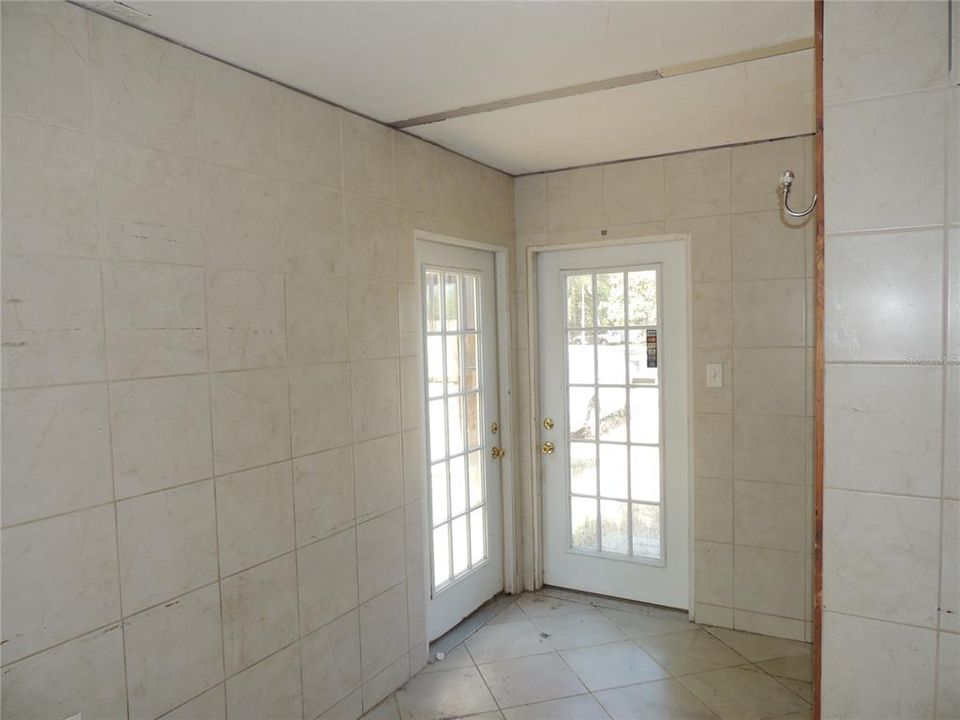 Activo con contrato: $249,900 (3 camas, 1 baños, 1200 Pies cuadrados)