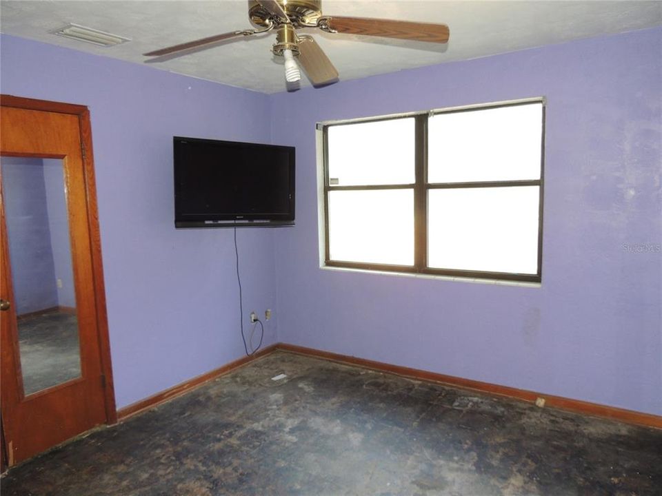 Activo con contrato: $249,900 (3 camas, 1 baños, 1200 Pies cuadrados)