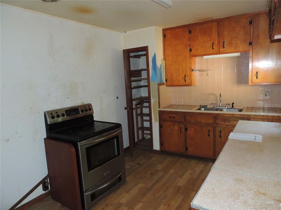Activo con contrato: $249,900 (3 camas, 1 baños, 1200 Pies cuadrados)