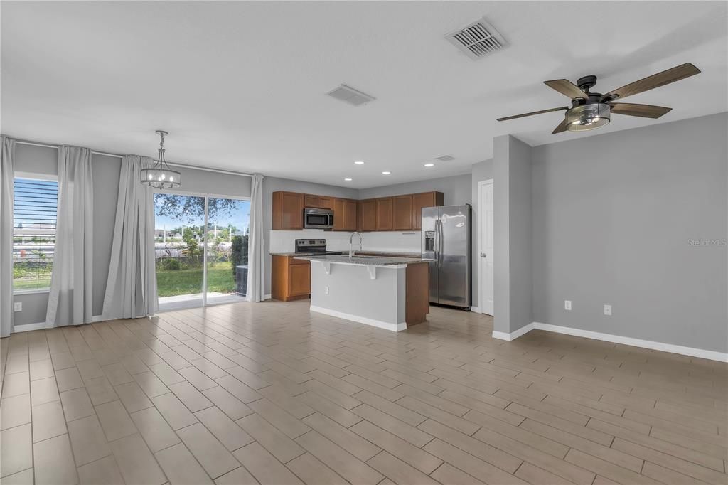 Activo con contrato: $314,900 (4 camas, 2 baños, 1697 Pies cuadrados)