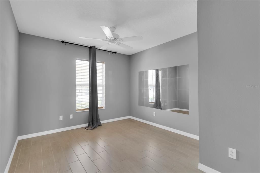 Activo con contrato: $314,900 (4 camas, 2 baños, 1697 Pies cuadrados)