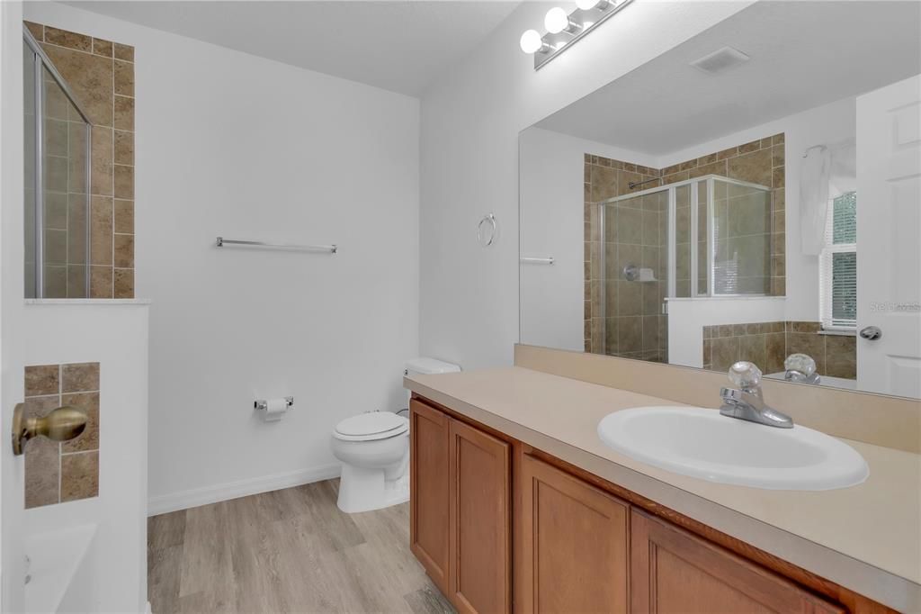 Activo con contrato: $314,900 (4 camas, 2 baños, 1697 Pies cuadrados)