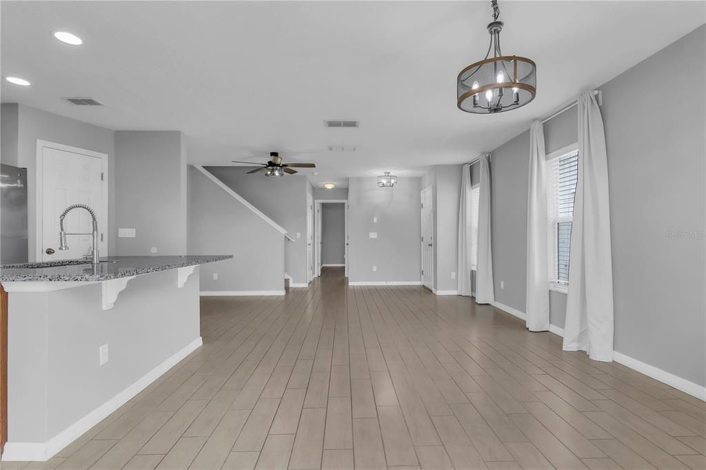Activo con contrato: $314,900 (4 camas, 2 baños, 1697 Pies cuadrados)
