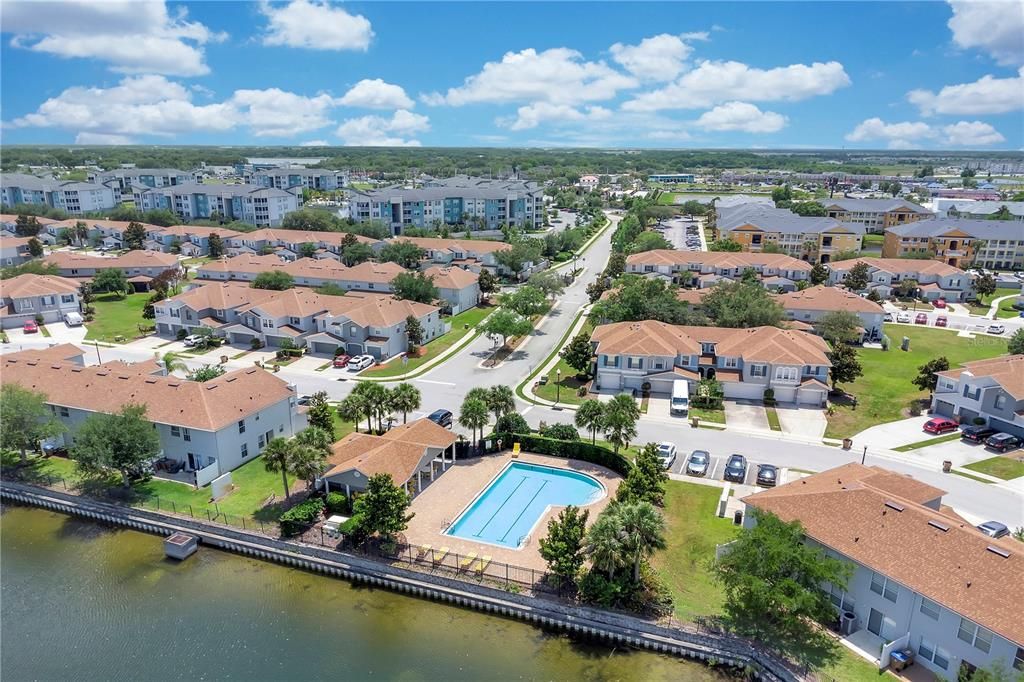 Activo con contrato: $314,900 (4 camas, 2 baños, 1697 Pies cuadrados)