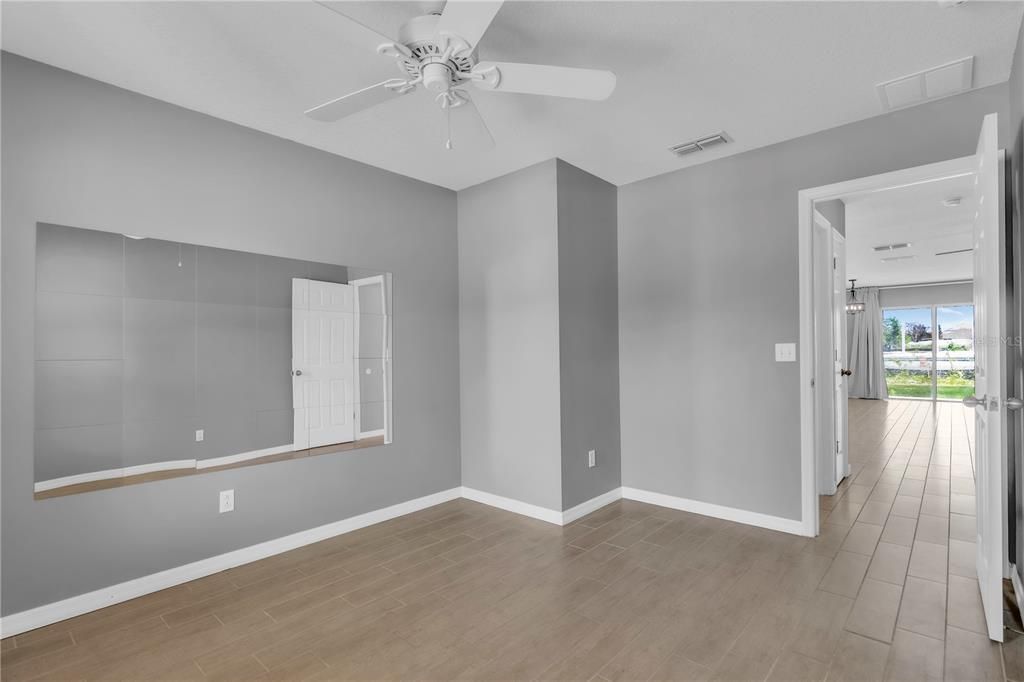 Activo con contrato: $314,900 (4 camas, 2 baños, 1697 Pies cuadrados)