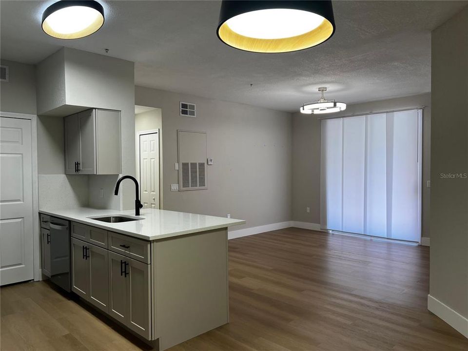 For Rent: $1,849 (2 beds, 2 baths, 886 Square Feet)