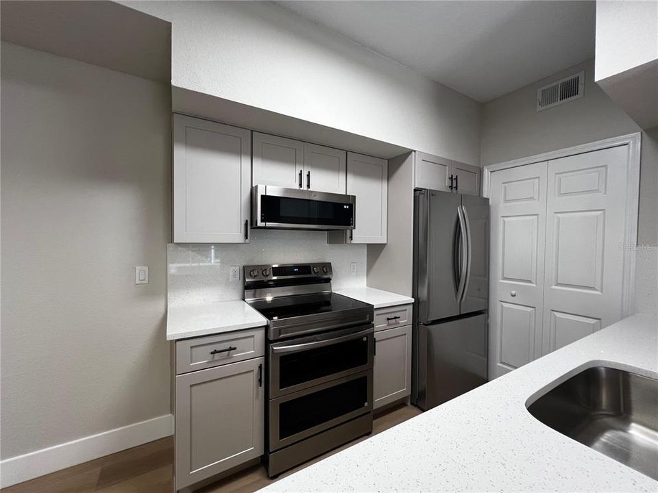 For Rent: $1,849 (2 beds, 2 baths, 886 Square Feet)