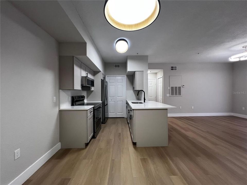 For Rent: $1,849 (2 beds, 2 baths, 886 Square Feet)