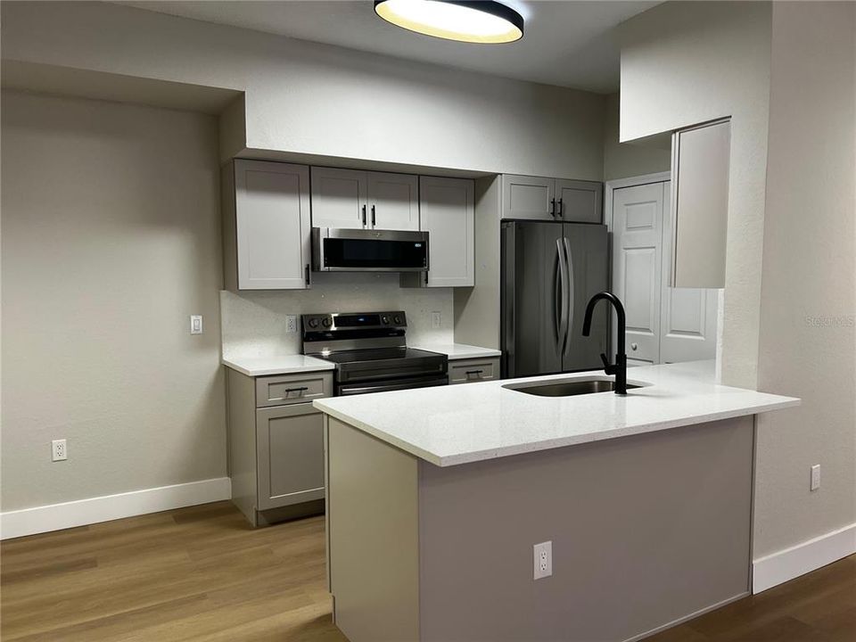 For Rent: $1,849 (2 beds, 2 baths, 886 Square Feet)