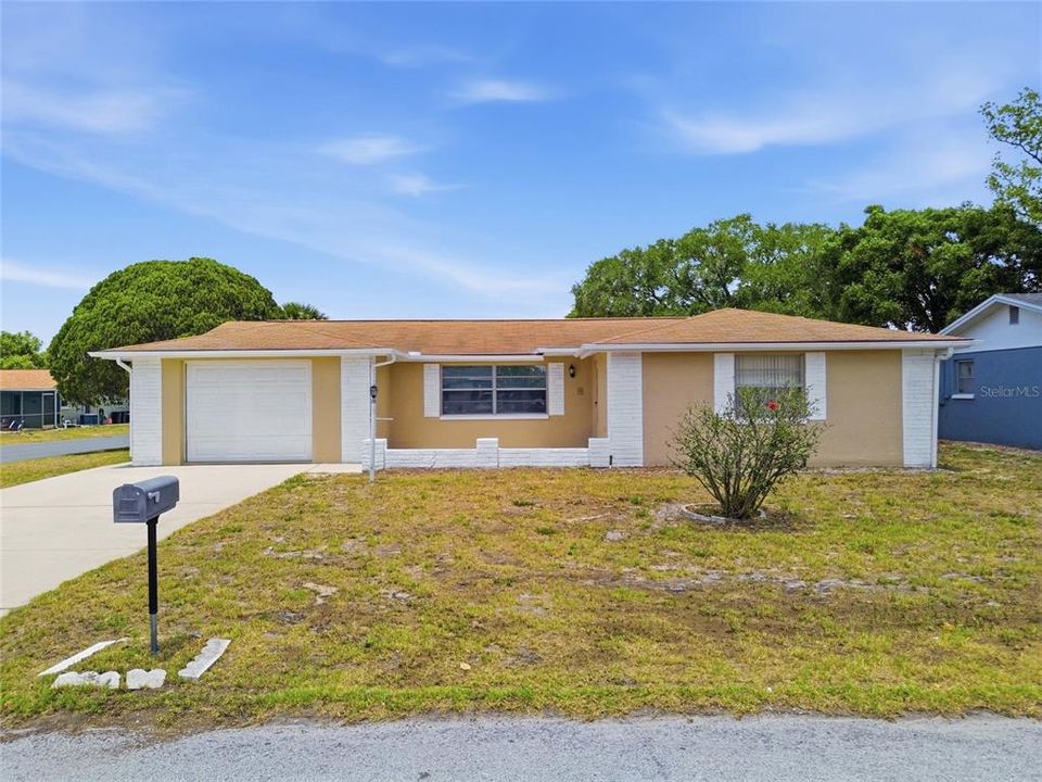 Recently Sold: $250,000 (2 beds, 2 baths, 1468 Square Feet)