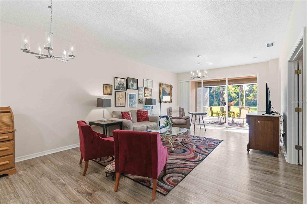 En Venta: $329,900 (2 camas, 2 baños, 1564 Pies cuadrados)