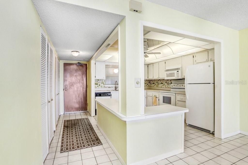 Active With Contract: $575,000 (2 beds, 2 baths, 1270 Square Feet)