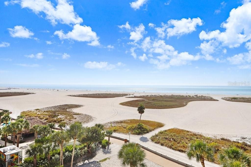 Active With Contract: $575,000 (2 beds, 2 baths, 1270 Square Feet)
