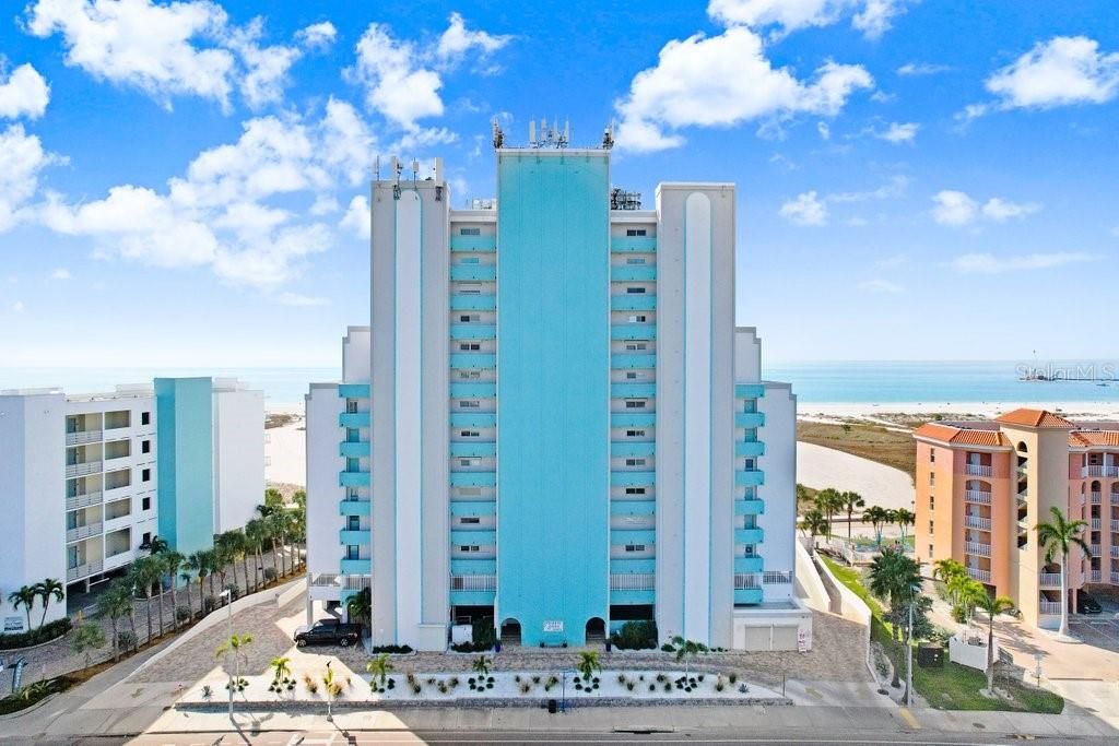 Active With Contract: $575,000 (2 beds, 2 baths, 1270 Square Feet)